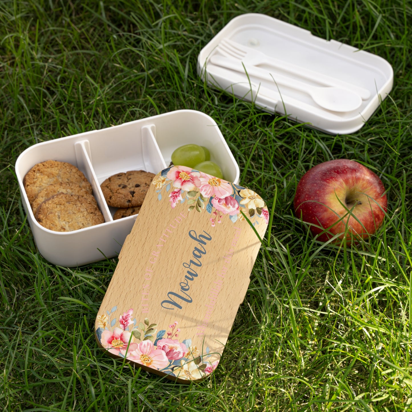 Floral Islamic lunchbox with Arabic name and “Alhamdulillah for this meal” – personalized for Muslim girls