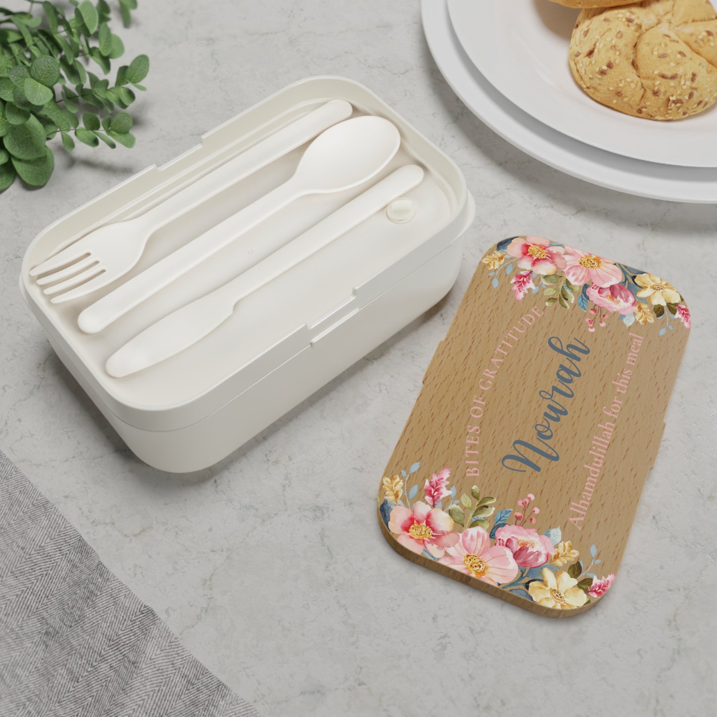 Floral Islamic lunchbox with Arabic name and “Alhamdulillah for this meal” – personalized for Muslim girls