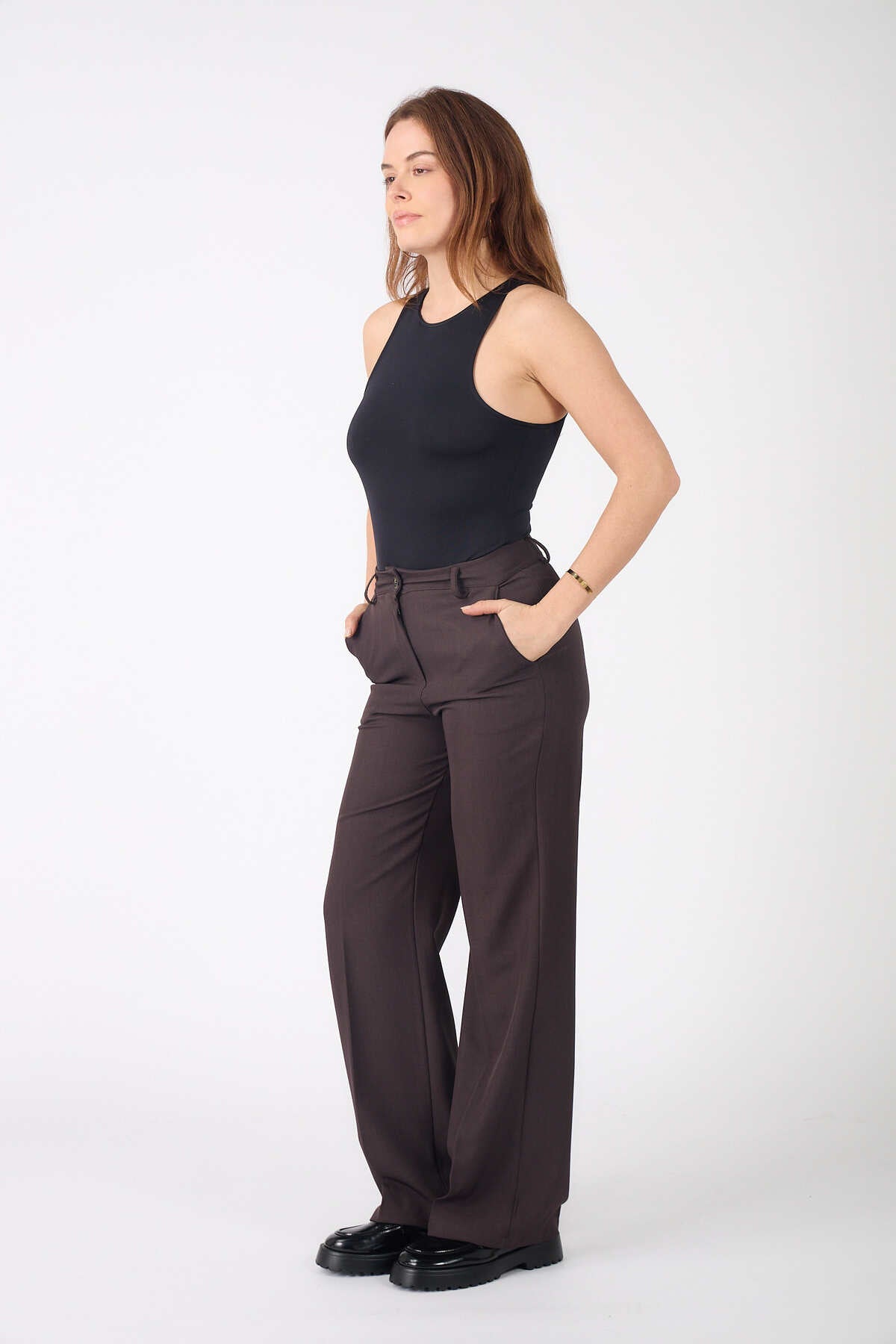 Nola pants brown - classic straight fit trousers for casual and dressy wear