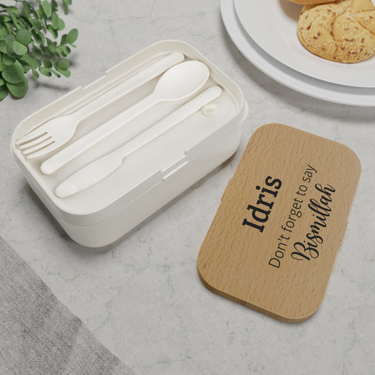 Islamic kids lunchbox with Bismillah reminder – personalized wooden-look bento box for halal meals