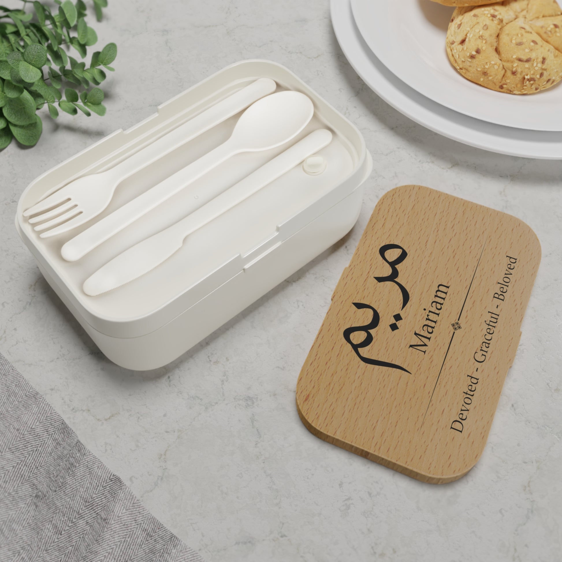 Personalized Islamic lunchbox with Arabic name and meaning – “Devoted, Graceful, Beloved” – wooden background for Muslim girls