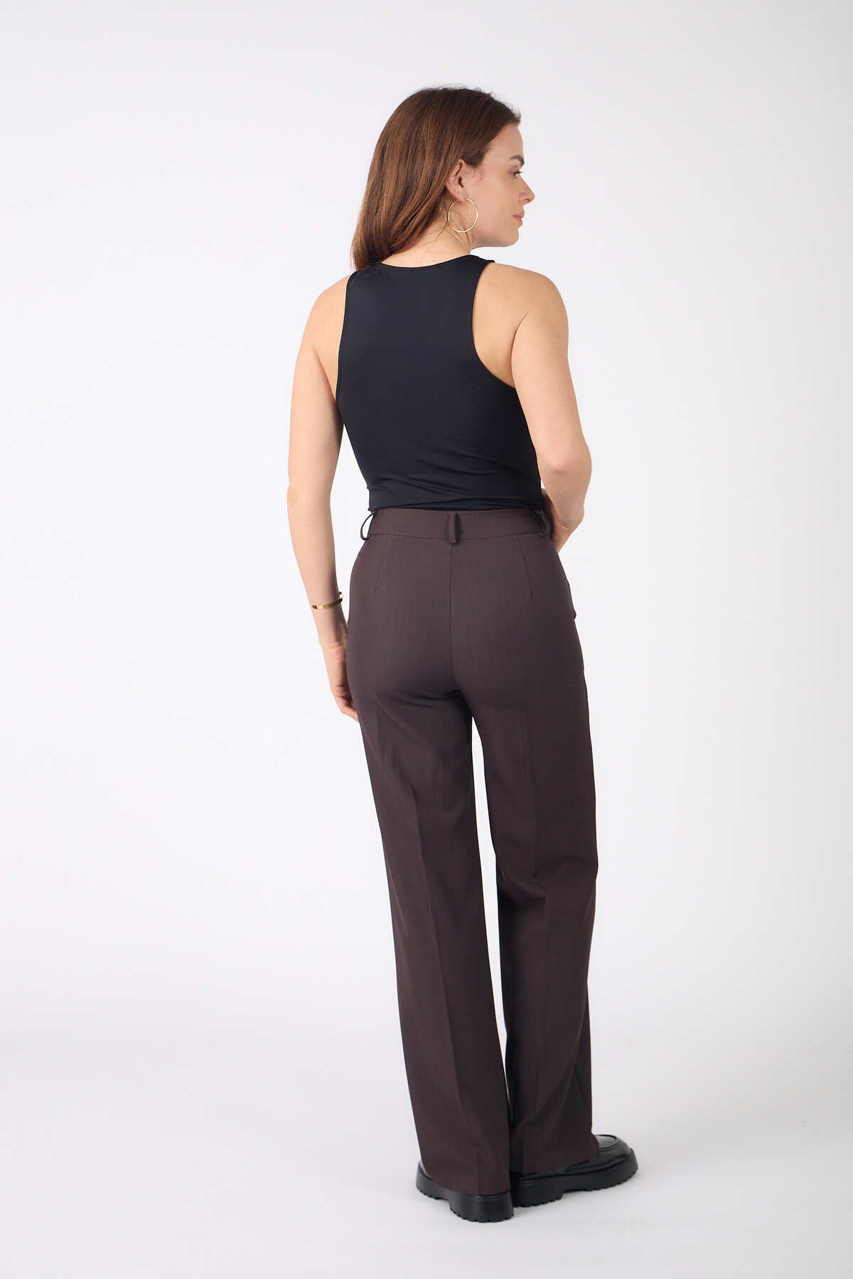 Nola straight-leg trousers in brown - versatile women's pants for all occasions